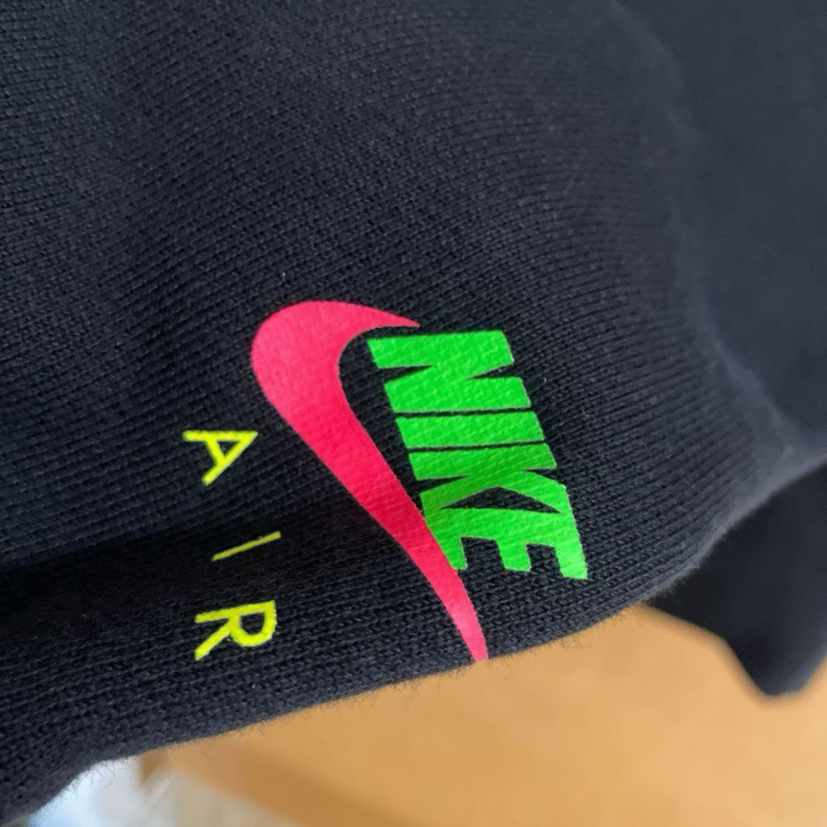 NIKE(ナイキ)エアマックスシティ ネオン プルオーバー フーディ 