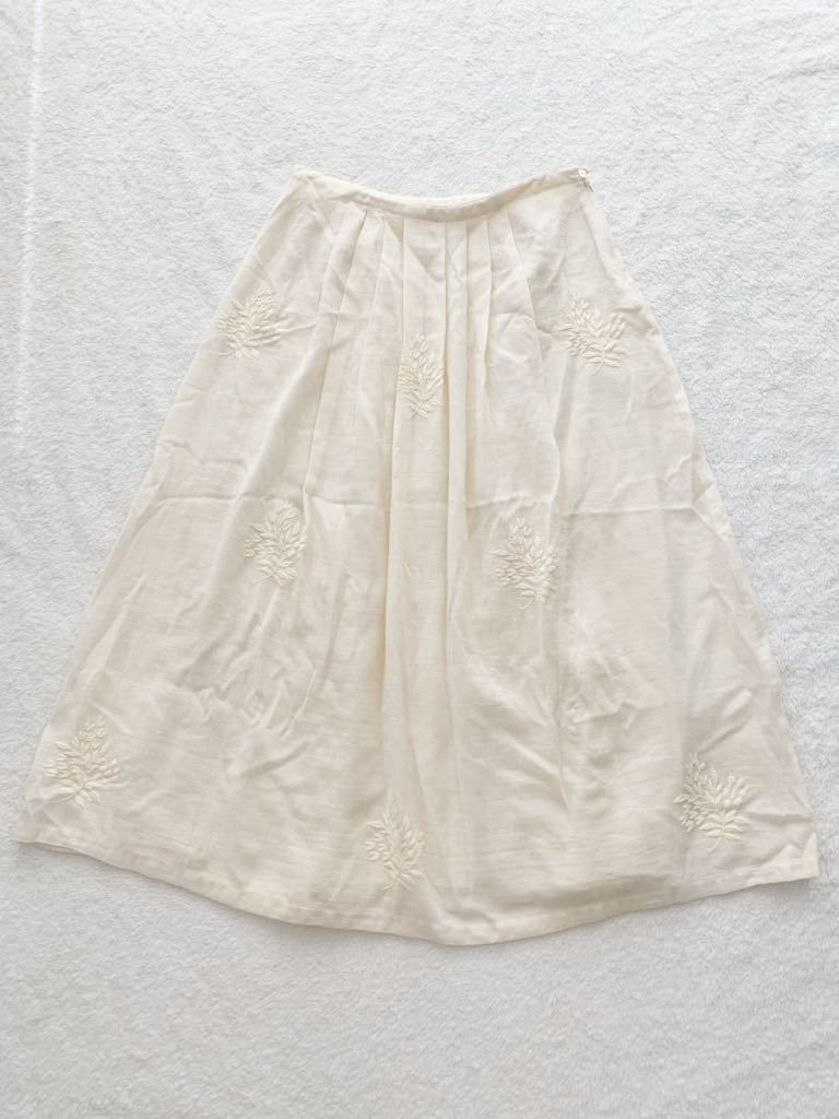  tag attaching regular price approximately 4 ten thousand agnis b embroidery entering volume skirt size42 eggshell white Agnes B 