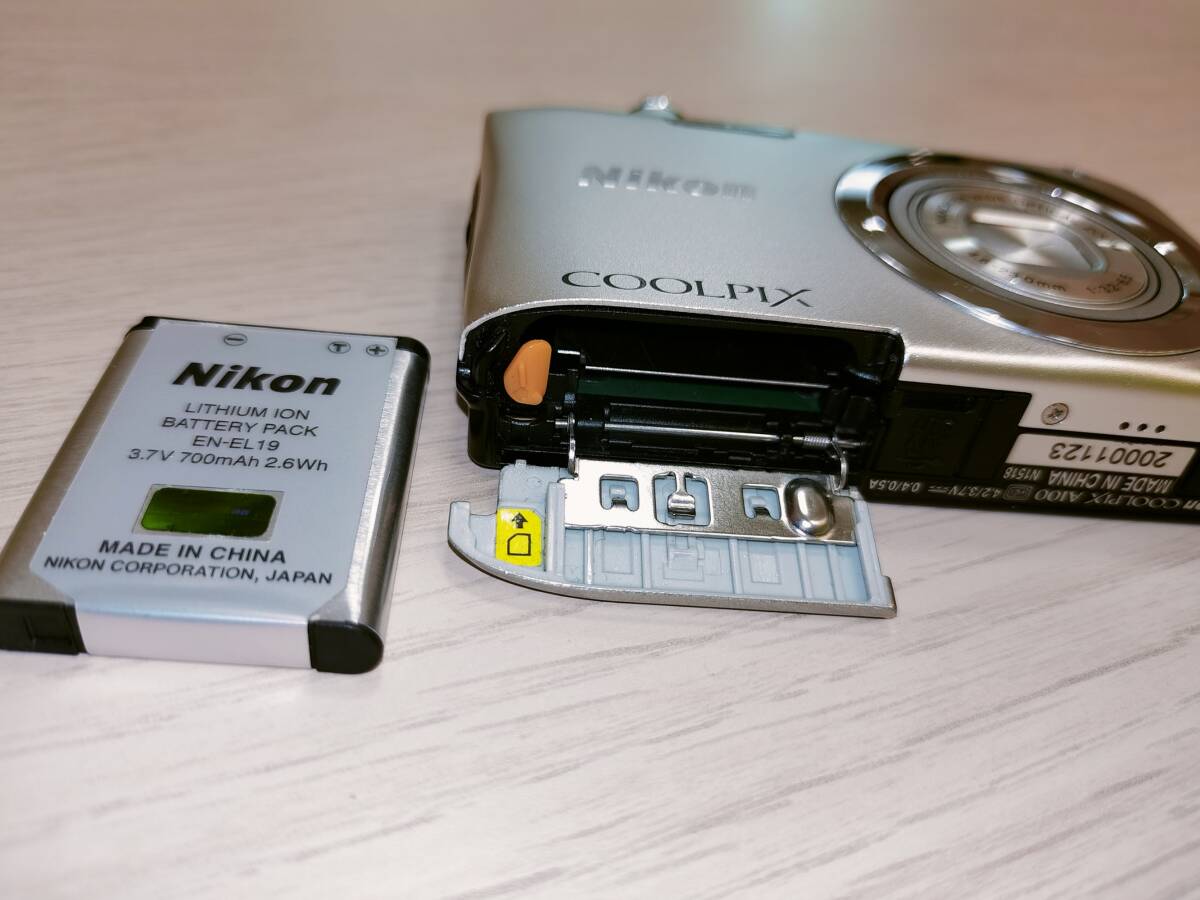 　【動作確認済・美品】 Nikon ニコン COOLPIX クールピクス A100 コンパクトデジタルカメラ シルバー_画像9