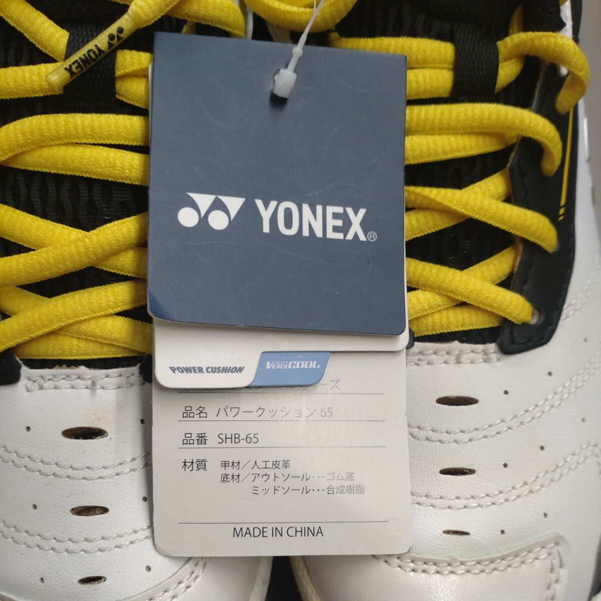 * last 1 pair * new goods unused Yonex YONEX SHB65 (400) black / yellow 22.5cm badminton dochi ball futsal for interior *6600