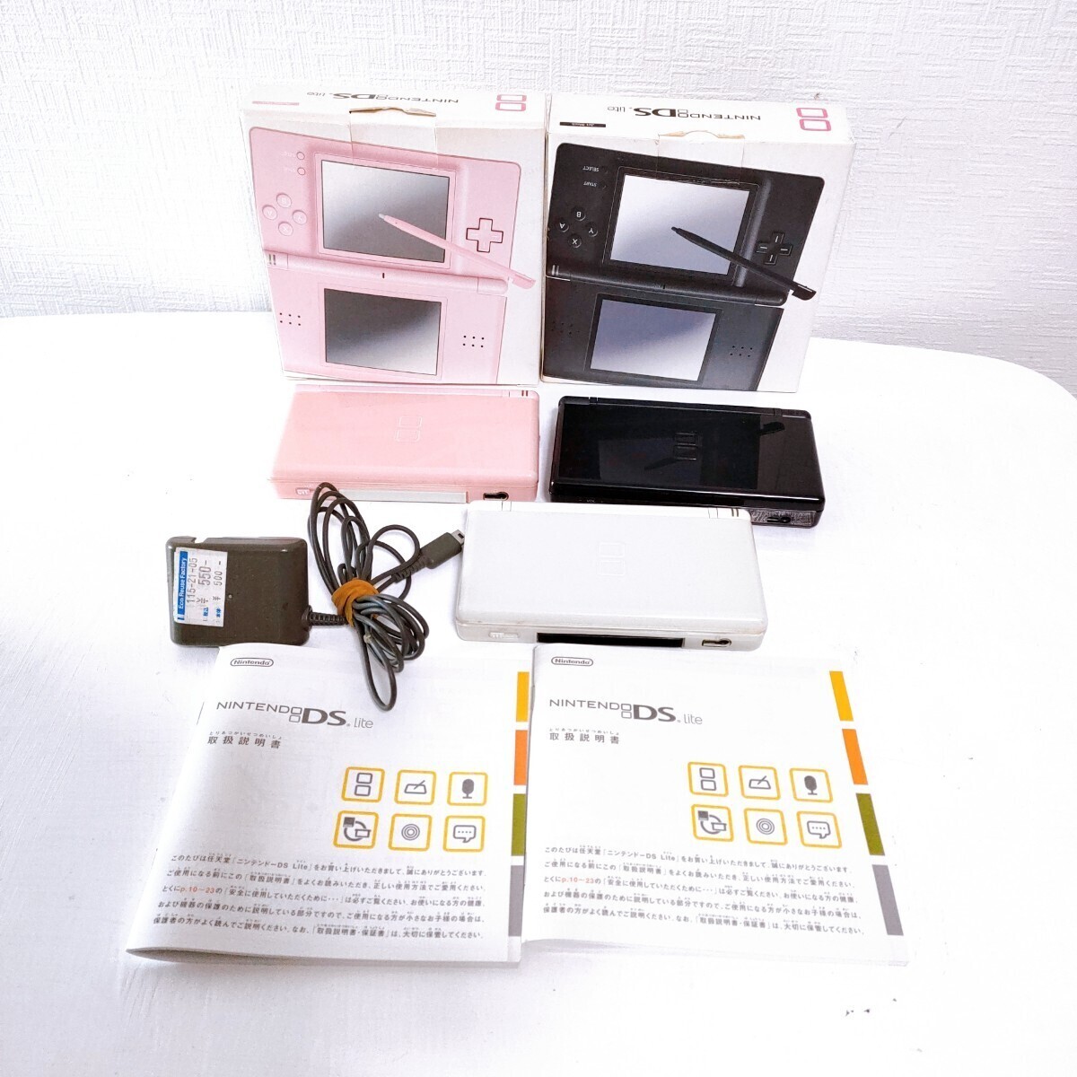 ★【まとめ3台】任天堂 Nintendo DS Lite ニンテンドーDS ライト ゲーム機　ブラック ピンク ホワイト 充電器 通電確認済み　_画像1