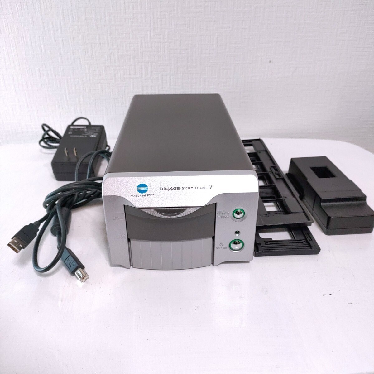 *KONICA MINOLTA DIMAGE Scan Dual IVModel AF-3200 Konica Minolta body +AC adaptor film holder ×2,USB connection code 