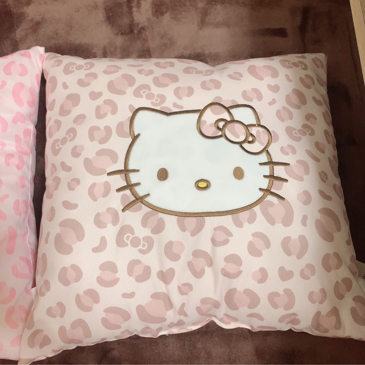 Avail ハローキティヒョウ柄背当てクッション2点セット|Yahoo Avail ハローキティヒョウ柄背当てクッション2点セット|Yahoo