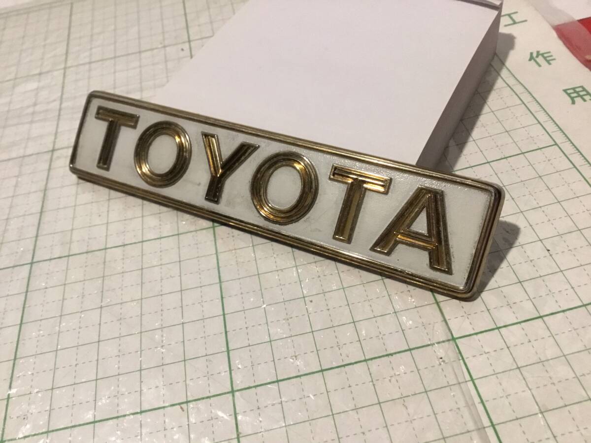 TOYOTA CROWN クラウン　MS 120 130 137 ゴールドエンブレム　emblem badge mark ornament　トヨタ 中古_画像2