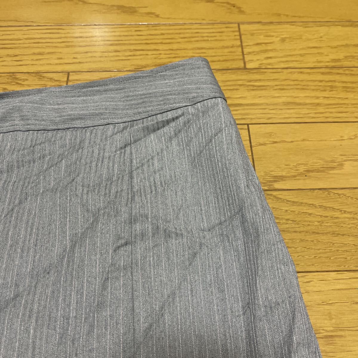 送料無料■23区 ライトグレー ストライプ タイトスカート サイズ46 日本製 オンワード樫山_画像3