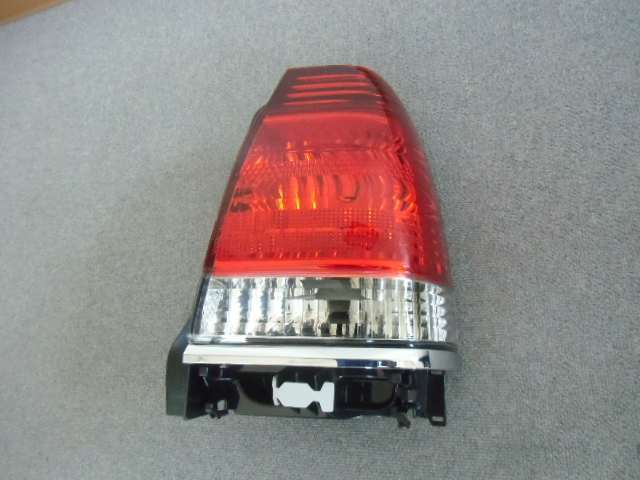 992096　TOYOTA　クラウン　TSS10　右テール　参考品番：81551-43030【社外新品】_画像2