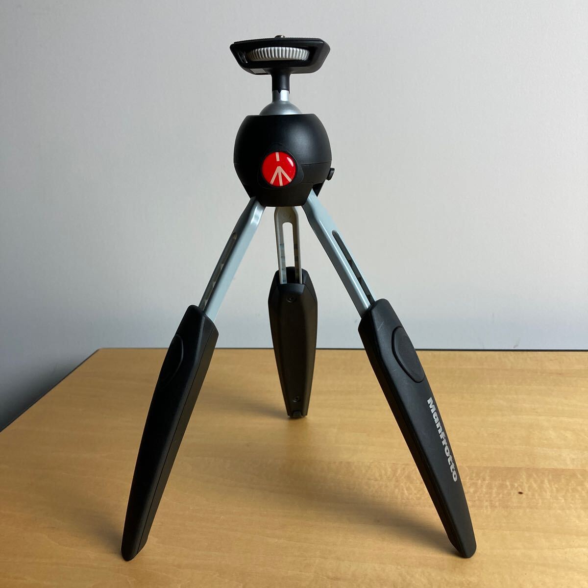 【送料無料】Manfrotto マンフロット 三脚 ローアングル MTPIXIEVO-BK ミニ三脚 /SS4230420050_画像3