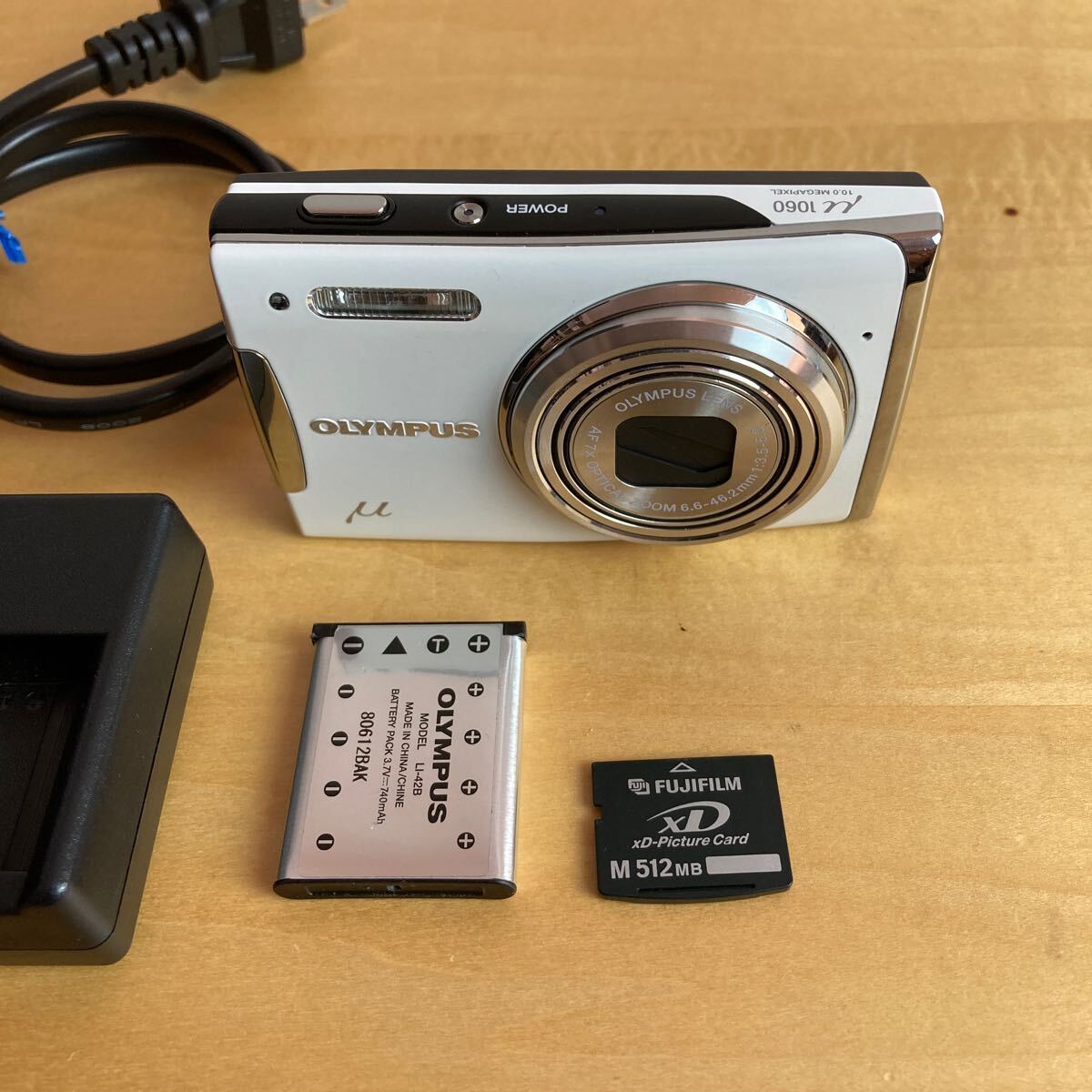 【送料無料】オリンパス μ1060 デジタルカメラ コンパクト OLYMPUS ミュー1060 シルバー /バッテリー xDカード付属_画像2