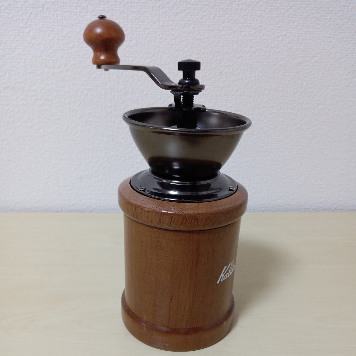 y031115r Carita Kalita кофемолка из дерева рука .. ручной античный кофе шлифовщик маленький размер 