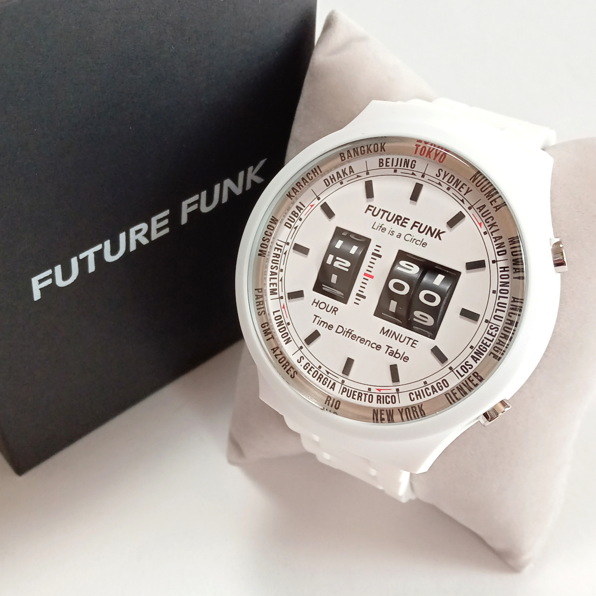 【ffw28】新品　FUTURE FUNK　フューチャー ファンク　腕時計　FF105-WH　クォーツ　ホワイトケース　ホワイトラバーベルト　白