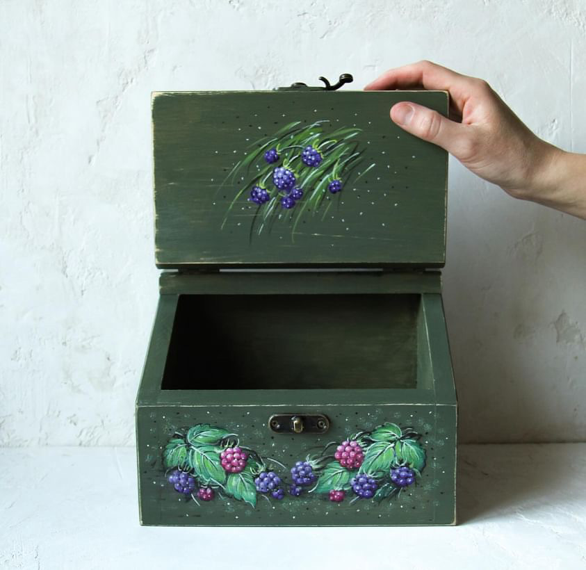 ロシア雑貨☆ベリーと鳥の巣の木製収納box ハンドペイント ロシア雑貨☆ベリーと鳥の巣の木製収納box ハンドペイント