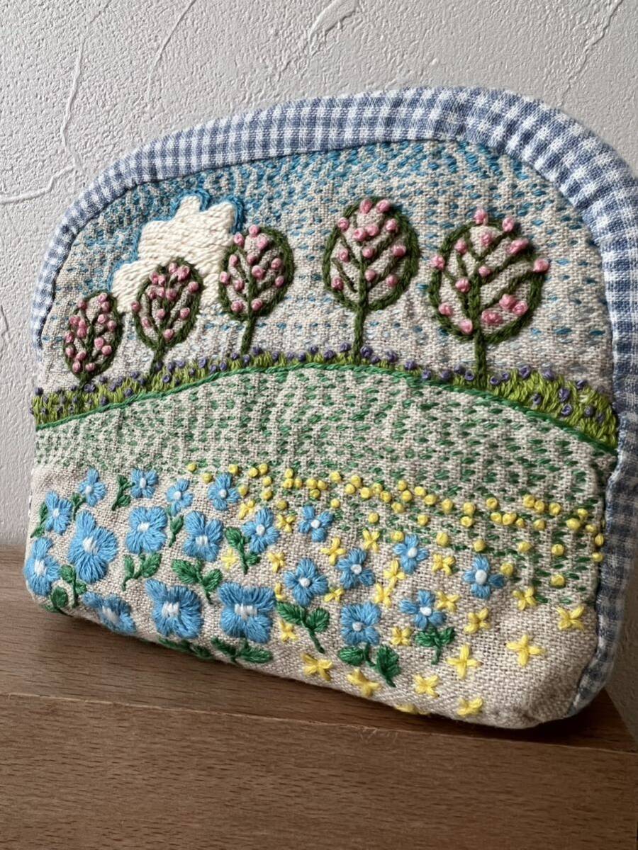 【handmade 01】手縫い お花の風景 刺繍 キルト ポーチ _画像2