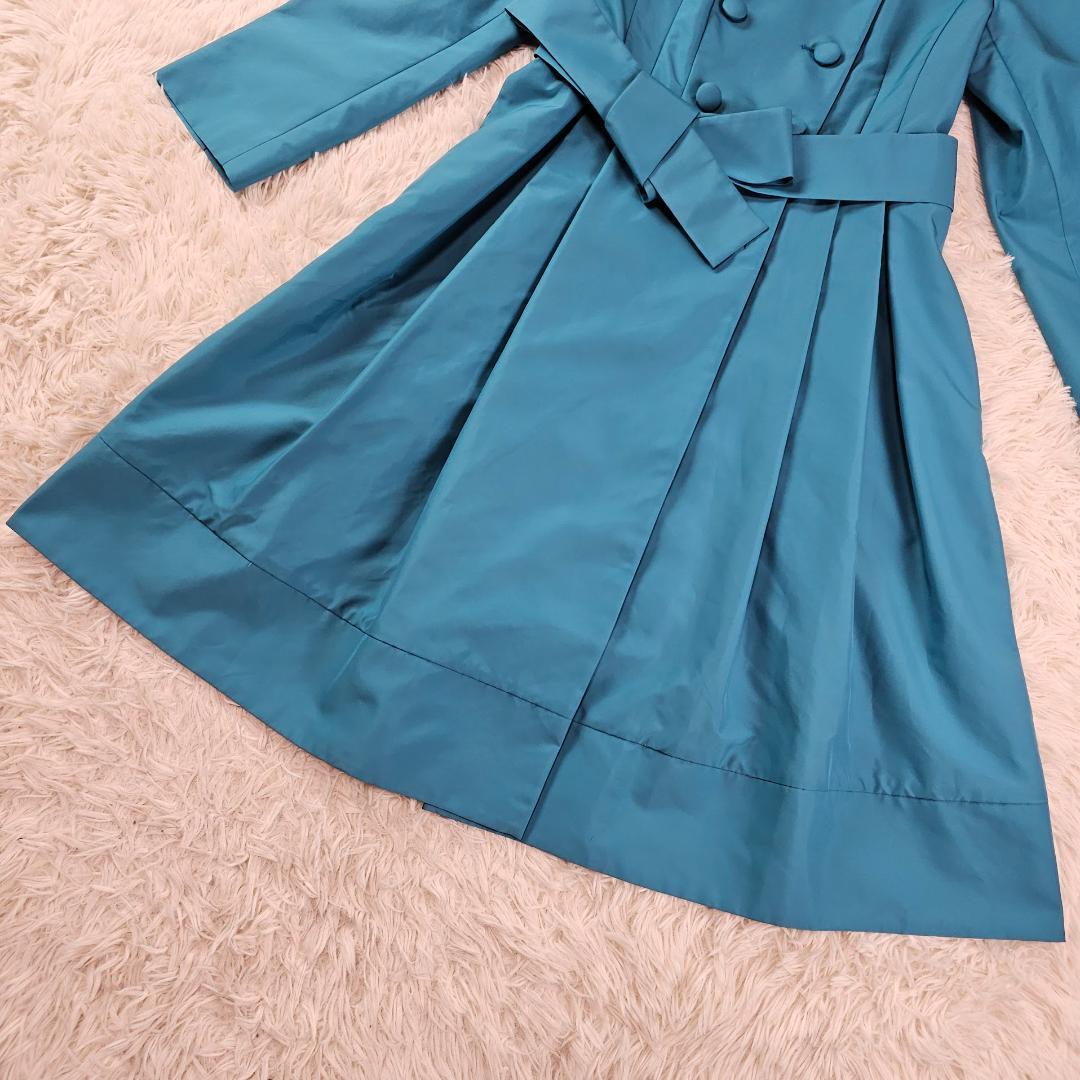 美品 TO BE CHIC【艶 ギャザー×くるみ釦】ロングスプリング 美品 TO BE CHIC【艶 ギャザー×くるみ釦】ロングスプリング