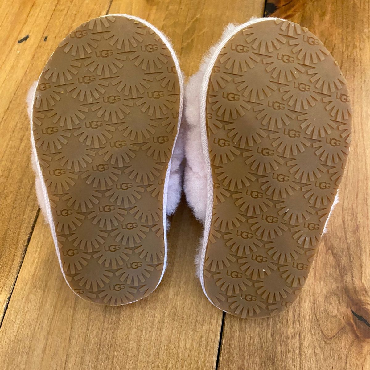 UGG ファーサンダル もこもこ アグ ピンク 14 5センチ スリッパ UGG ファーサンダル もこもこ アグ ピンク 14 5センチ スリッパ