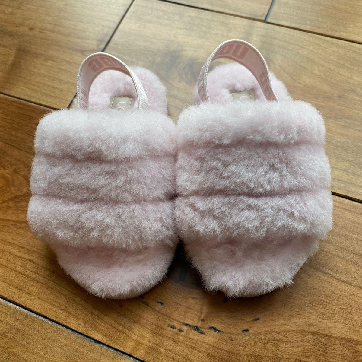 UGG ファーサンダル もこもこ アグ　ピンク　14.5センチ  スリッパ　サンダル　キッズ　ファー