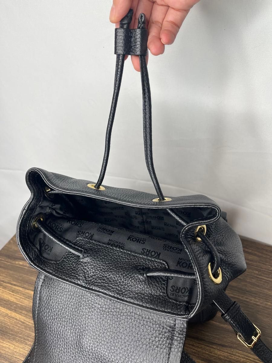 美品 MICHAEL KORS マイケルコース Cooper 本革レザー 巾着 美品 MICHAEL KORS マイケルコース Cooper 本革レザー 巾着