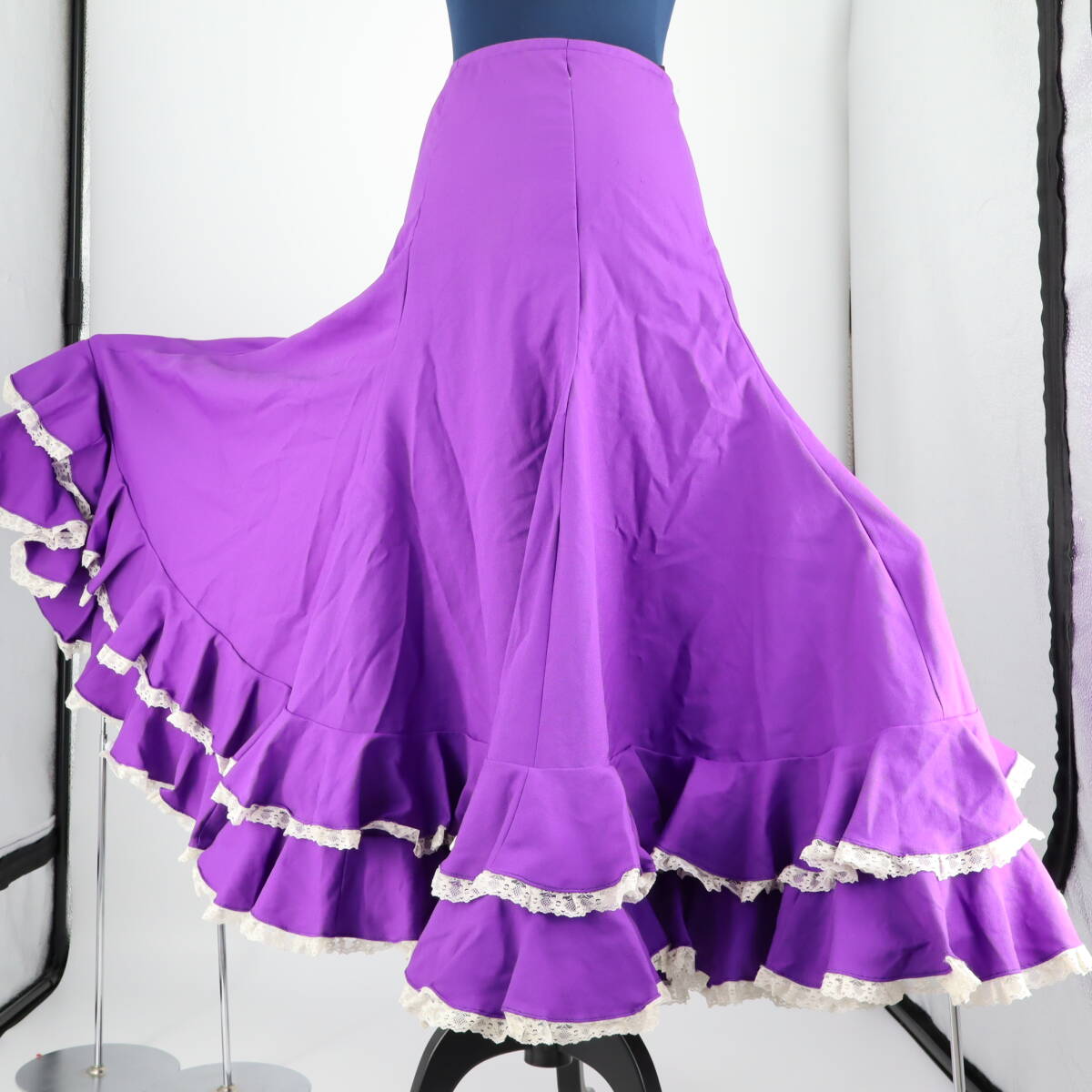 『送料無料』【美品 フラメンコ衣装】鮮やかパープル×レース地 ファルダ 大きく広がる裾 スカート Flamenco タンゴ