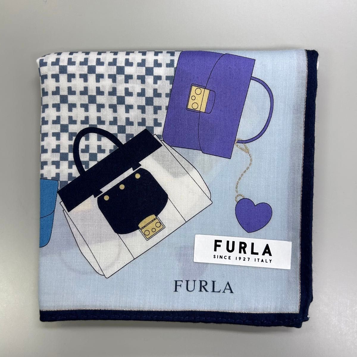 新品　フルラFURLAの大判ハンカチ　ブルー　バッグ　