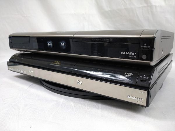 EM-102634〔ジャンク/通電OK〕 AQUOS DVDレコーダー 2台セット [DV-AC82] [DV-ACW75] (シャープ sharp) 中古_ターンテーブルは付属致しません。