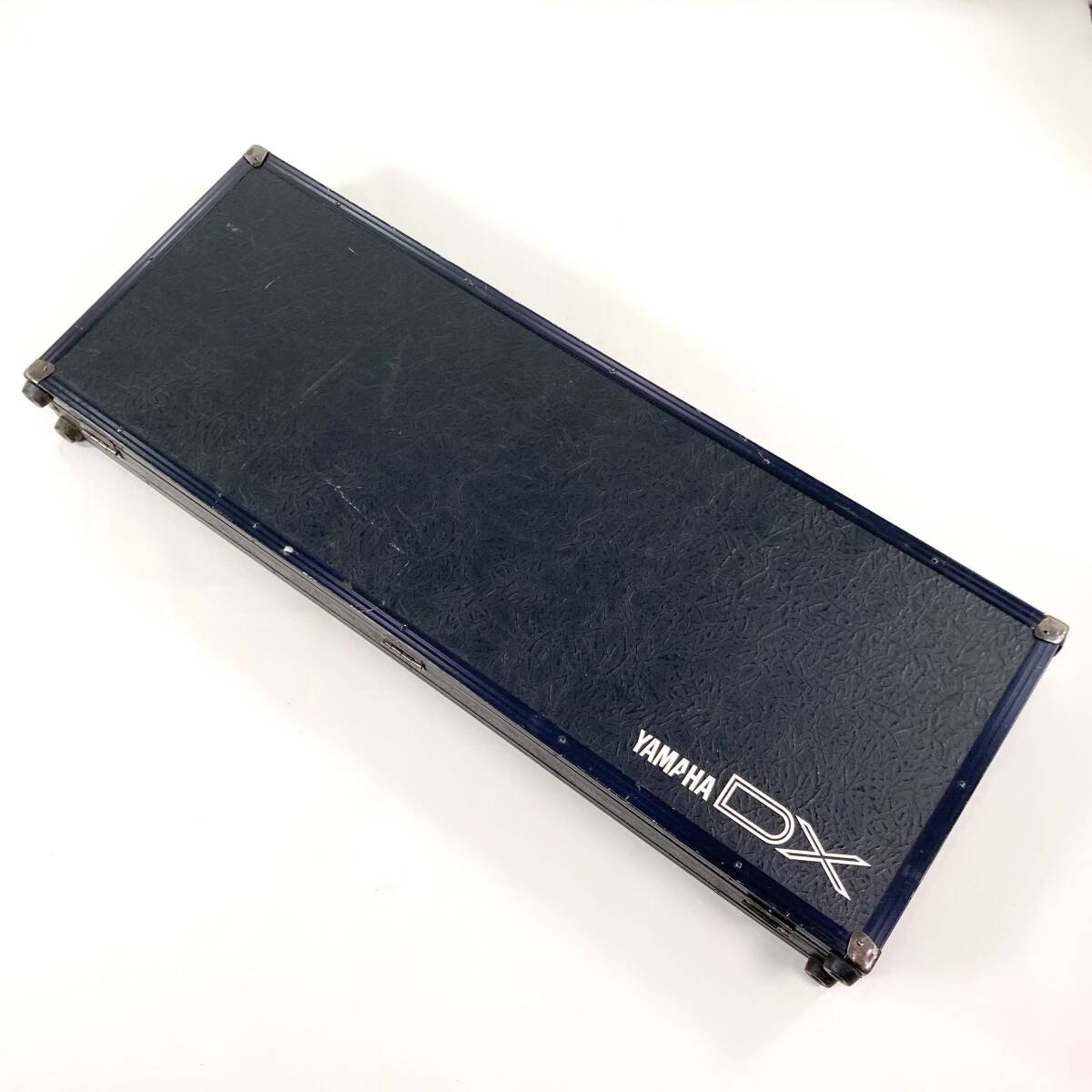 RSY1021 YAMAHA DX-7 II D キーボード用 ハードケース シンセサイザー ヤマハ【破損有】の画像1