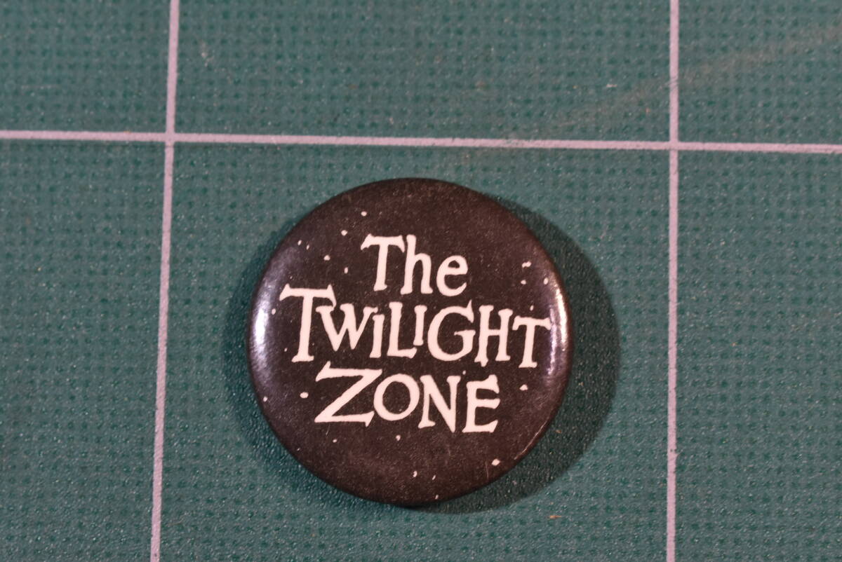 Qm272 【コレクター放出】当時モノ the twilight zone トワイライトゾーン 缶バッジ BADGE ゆうメール の画像1