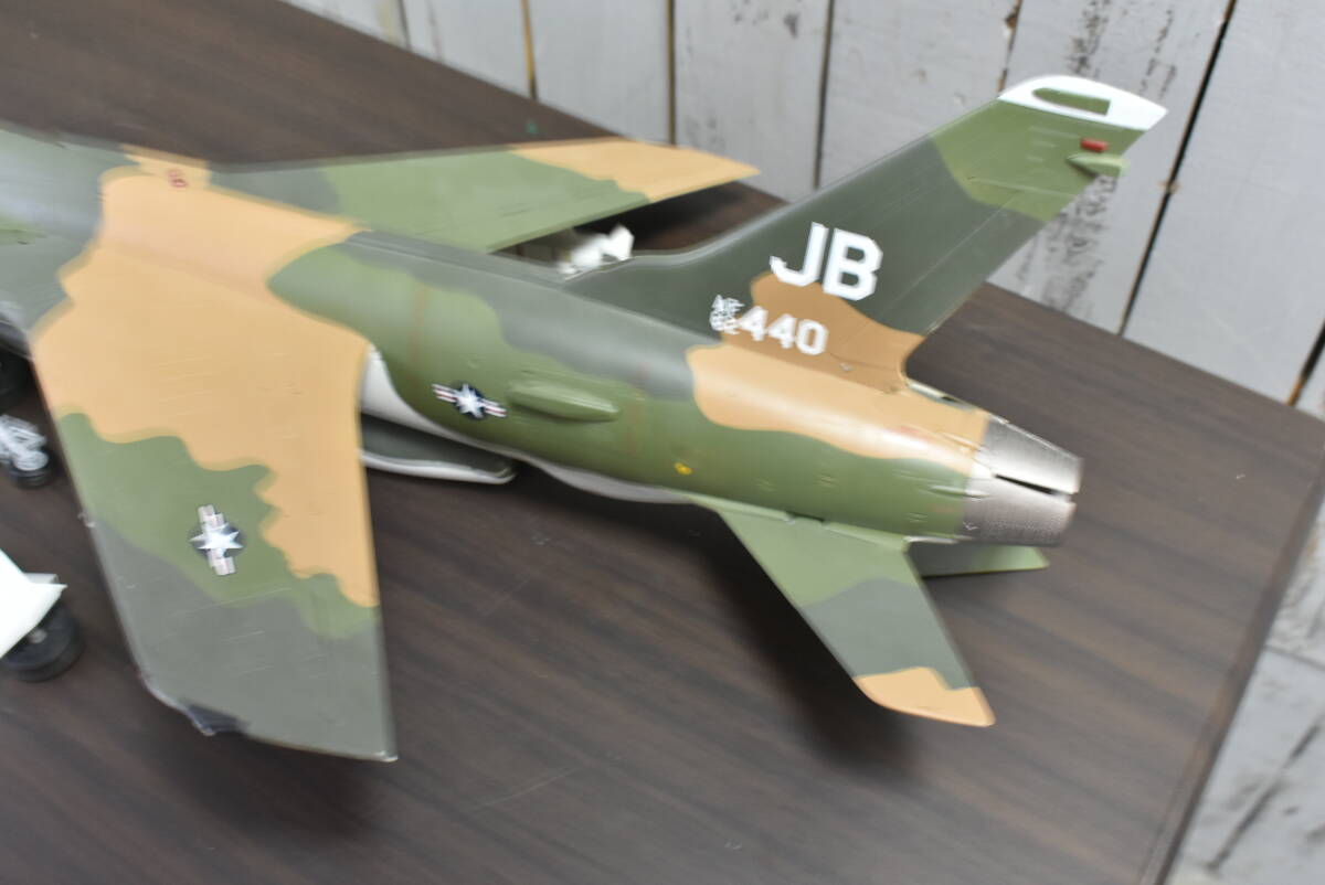 Qm297 BIG SIZE F-105G Thunderchief F-105 サンダーチーフ 組立済 全長約58cm ジャンク 160サイズ_画像3