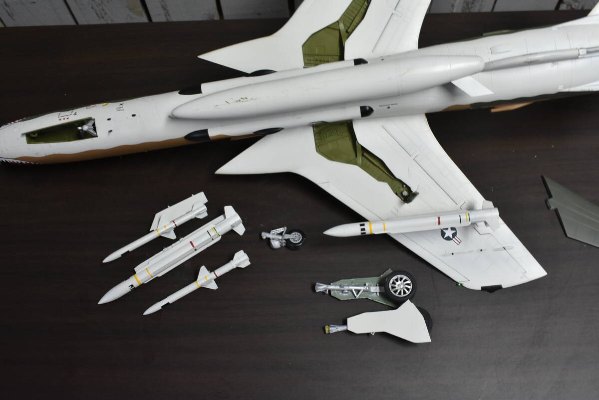 Qm297 BIG SIZE F-105G Thunderchief F-105 サンダーチーフ 組立済 全長約58cm ジャンク 160サイズ_画像5