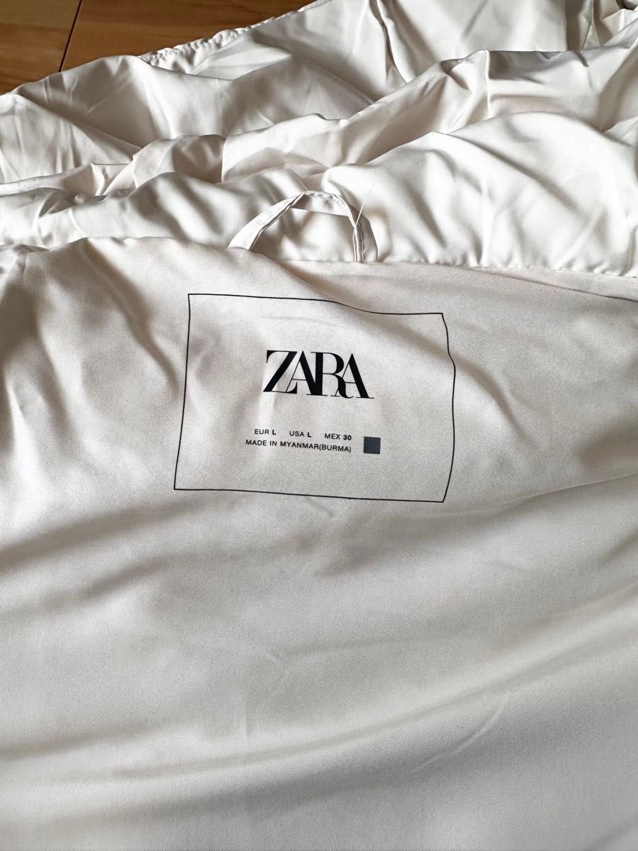 新品 未使用 タグ付き】ZARA ダウンベスト ホワイト Lサイズ 新品 未使用 タグ付き】ZARA ダウンベスト ホワイト Lサイズ