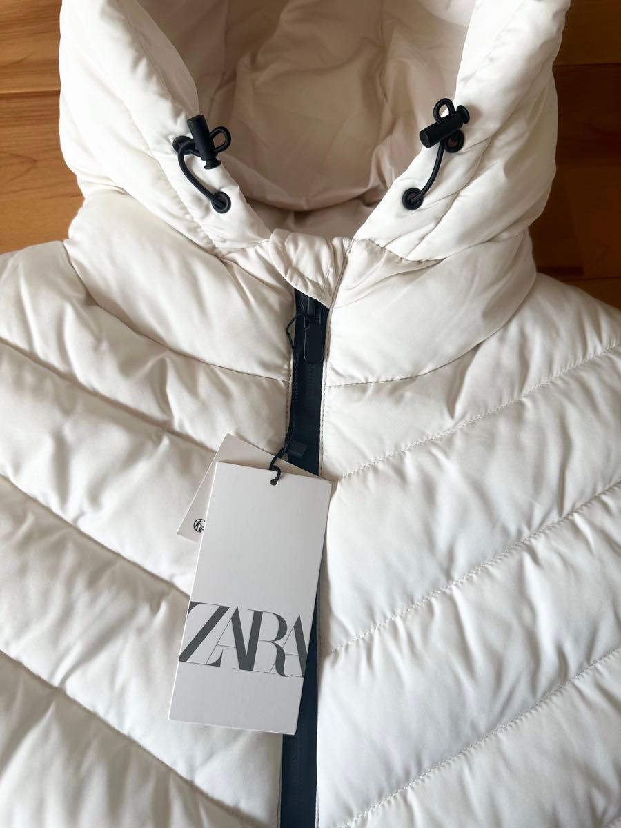 新品 未使用 タグ付き】ZARA ダウンベスト ホワイト Lサイズ 新品 未使用 タグ付き】ZARA ダウンベスト ホワイト Lサイズ