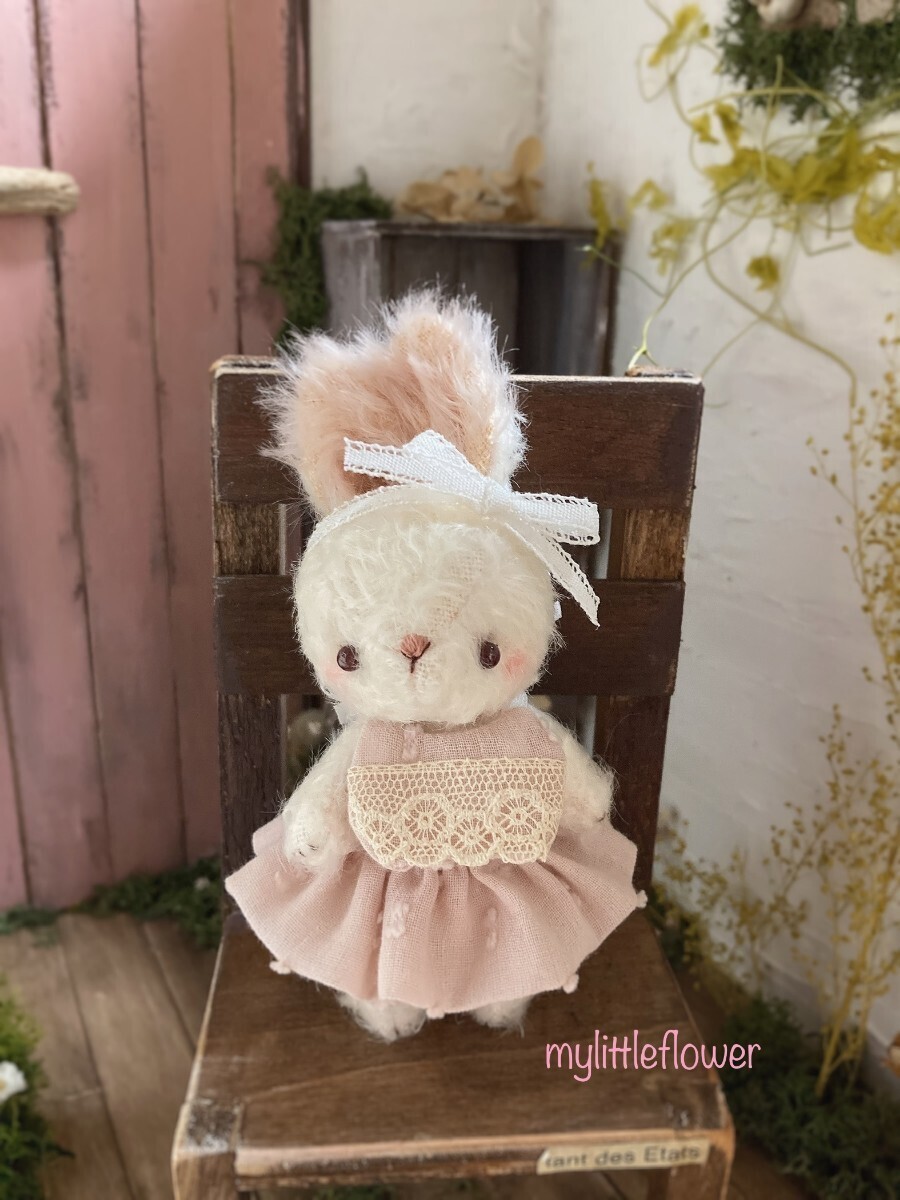 MyLittleFlower*春色うさぎちゃん〜うらら〜ミニチュア　ぬいぐるみ　モヘア　ブライス　ドールハウス　ハンドメイド　テディベア　_画像2