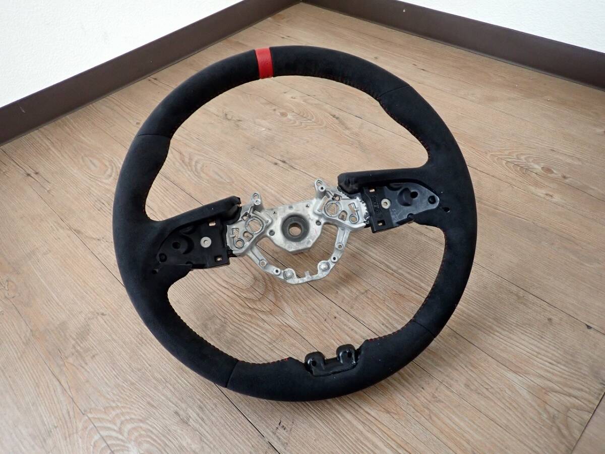 中古美品 ステアリング NISSAN GT-R R35 NISMO ニスモ 日産 穴20ｍｍ 直径360mm 構成部品無し ハンドル 本体 46283_画像1