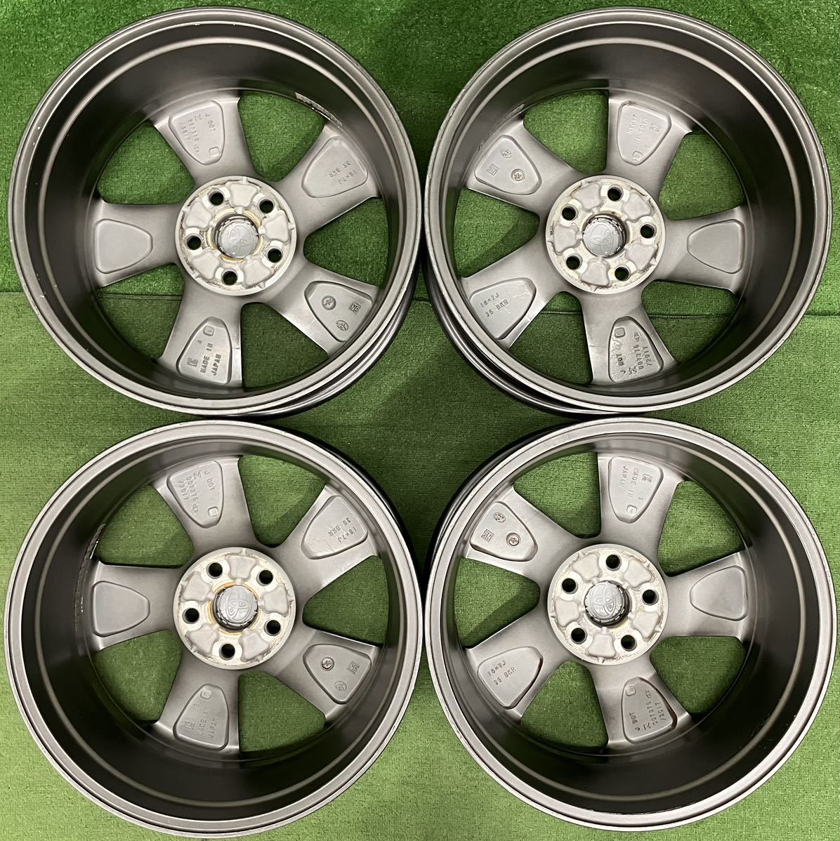 ☆TOYOTAトヨタ RAV4 純正 ハイグロス 18インチ 5穴☆18×7J +35 ☆TOYOTAトヨタ RAV4 純正 ハイグロス 18インチ 5穴☆18×7J +35