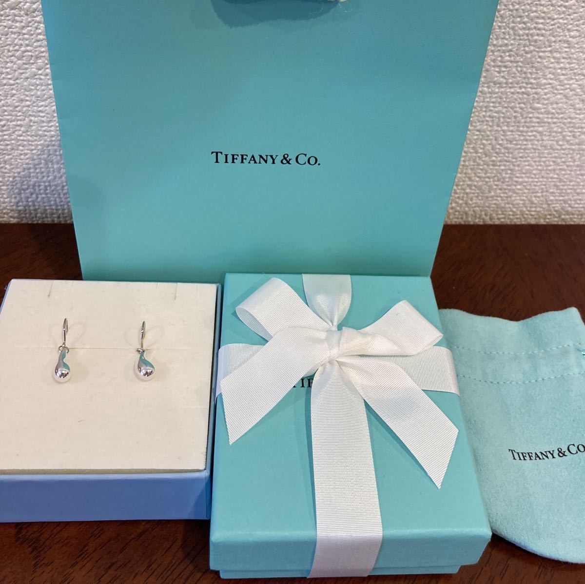 新品 正規品 ティファニー tiffany&co ピアス ドロップ シルバー ケース 巾着 紙袋 リボンラッピング プレゼント しずく 雫 プレゼント