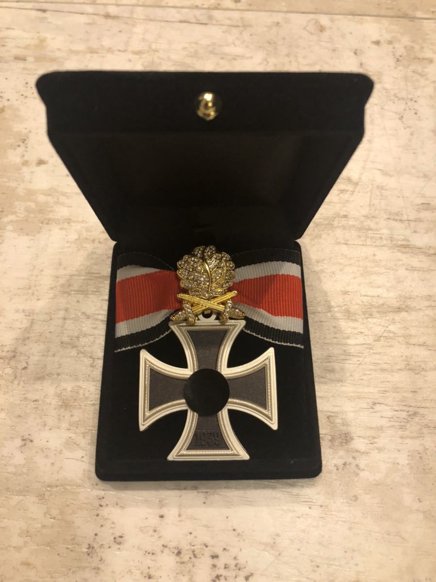 WW2 ドイツ軍 黄金柏葉剣付ダイヤモンド騎士鉄十字勲章 ケース付の画像3