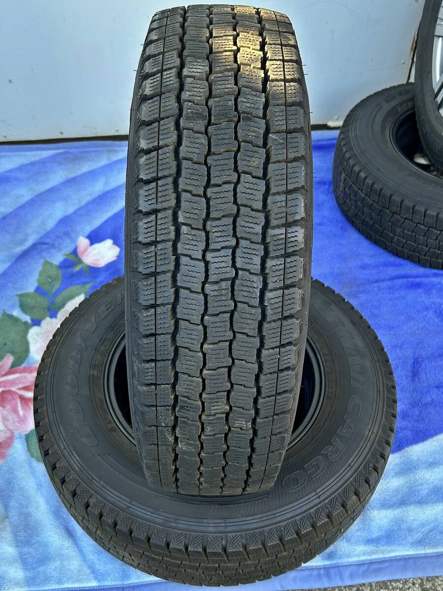 3125)新座市から スタッドレスタイヤ ホイール セット Veneta 15インチ 6穴 195/80R15 ハイエース キャラバン などに バン 貨物 TS-06