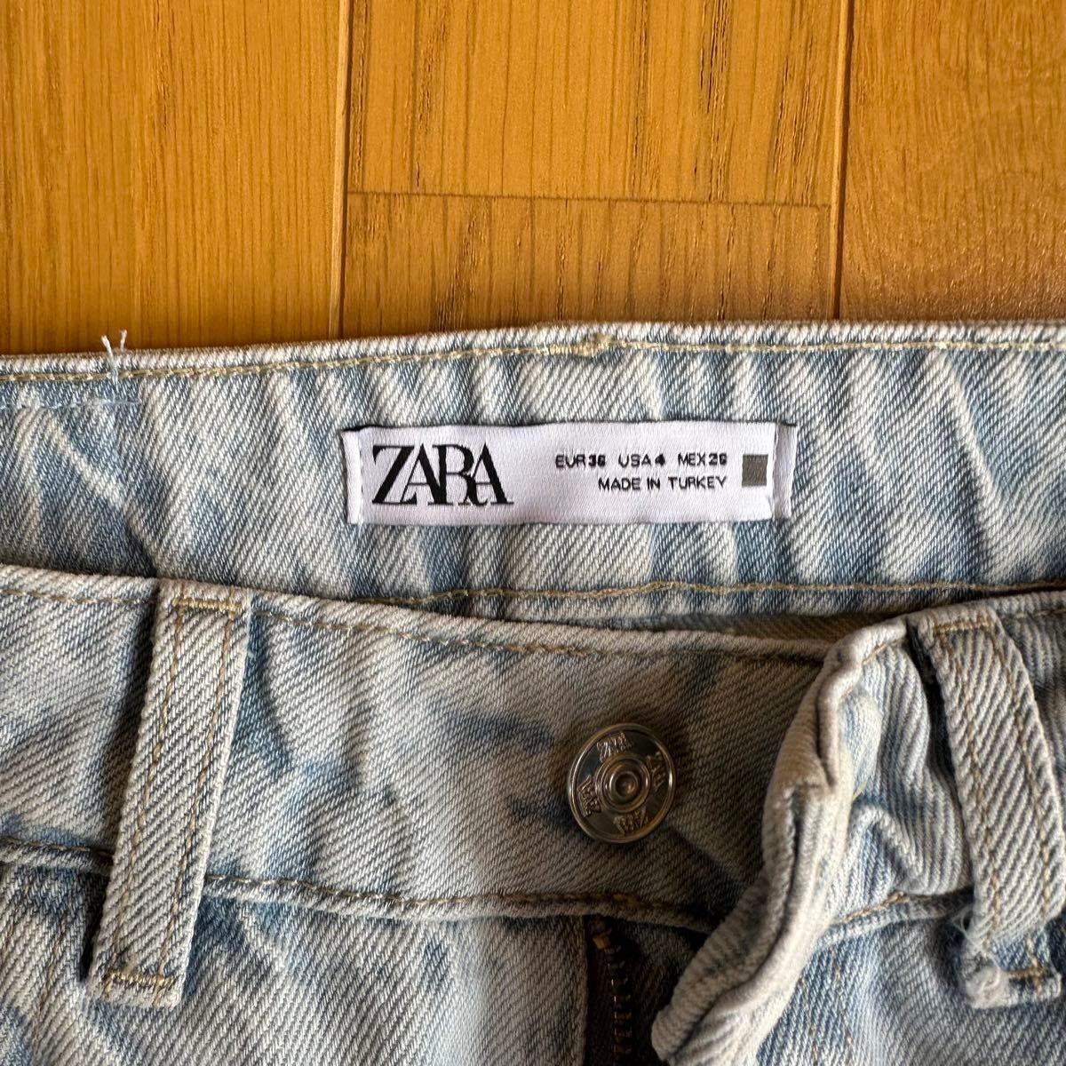 ZARA  デニム　HIGH-RISE STRAIGHT JEANS