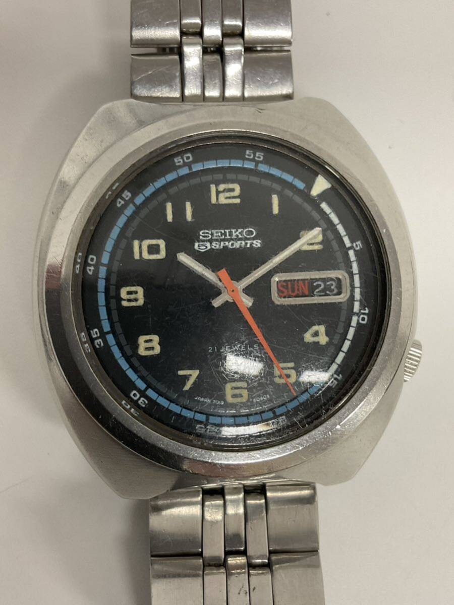 営KW317-60◆ SEIKO 5 SPORTS セイコー 5スポーツ 7019-6040 デイデイト 21石 自動巻き 腕時計 (ジャンク品)_画像1