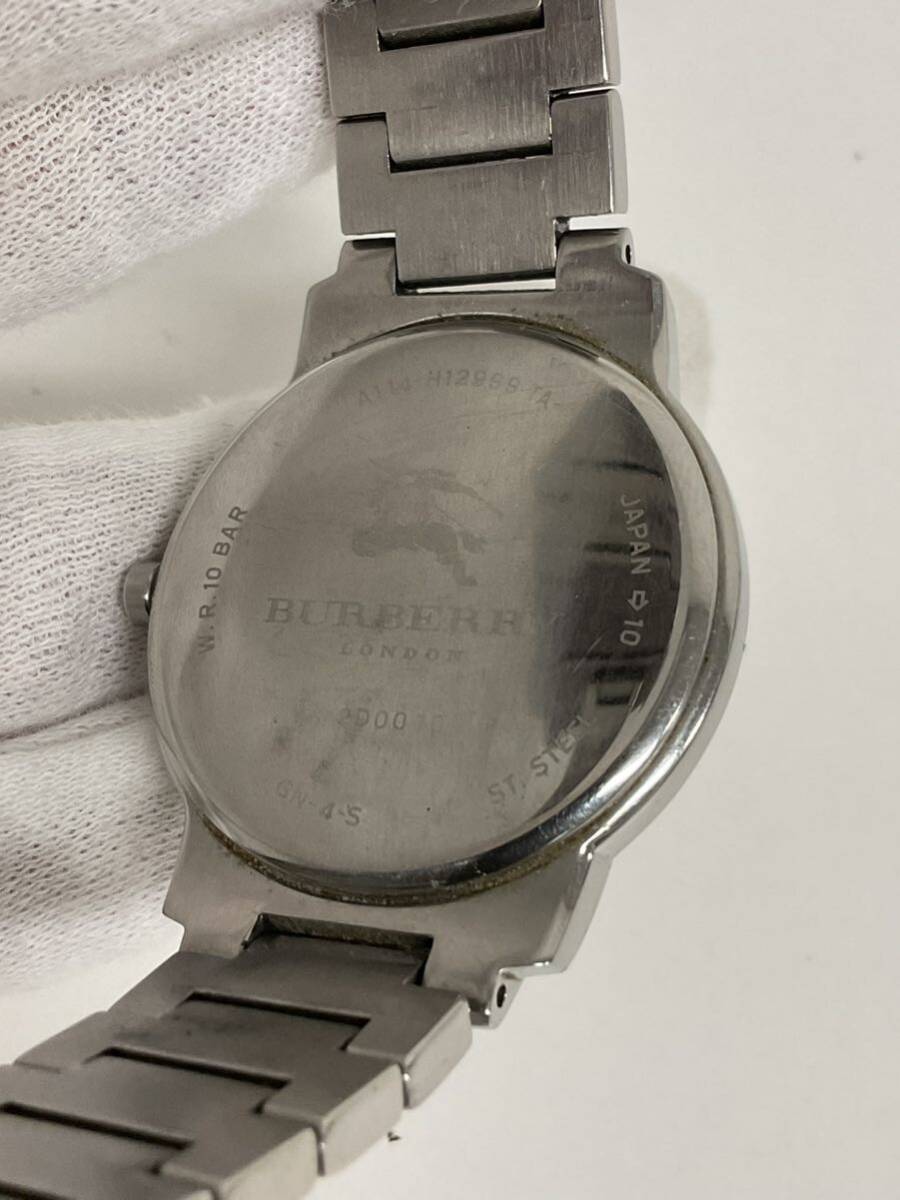 営KZ306-60◆ Burberry LONDON バーバリー ロンドン A114-H12999デイト ブラック×シルバー クォーツ 腕時計 （現状品）_画像3