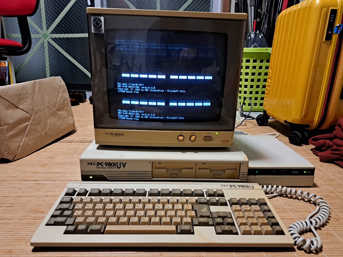 NEC　PC-9801UV　中古　通電済み_画像1