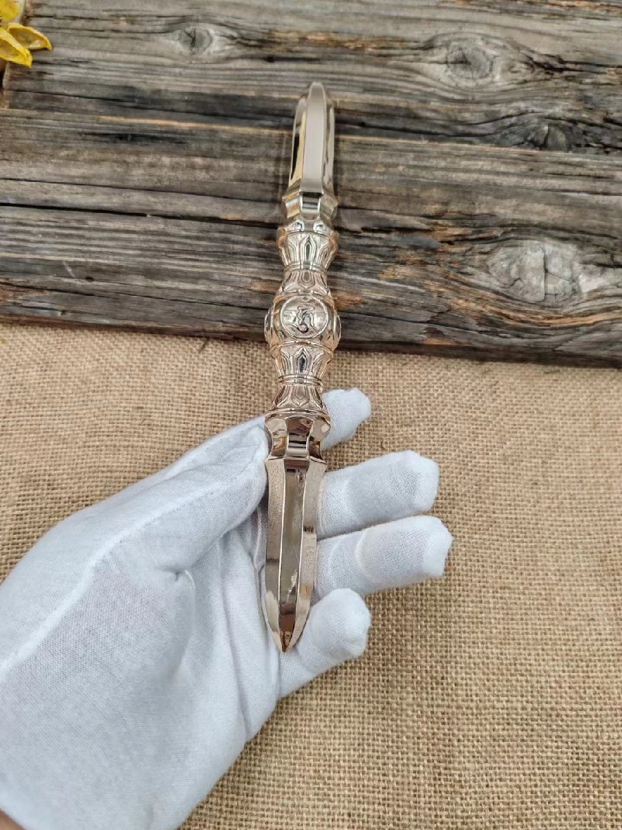 密教法具 寺院用仏具」極上品 真言宗 鬼面型 独鈷杵 真鍮製磨き 密教法具 寺院用仏具」極上品 真言宗 鬼面型 独鈷杵 真鍮製磨き