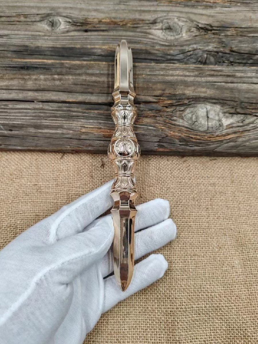 密教法具 寺院用仏具」極上品 真言宗 鬼面型 独鈷杵 真鍮製磨き 密教法具 寺院用仏具」極上品 真言宗 鬼面型 独鈷杵 真鍮製磨き