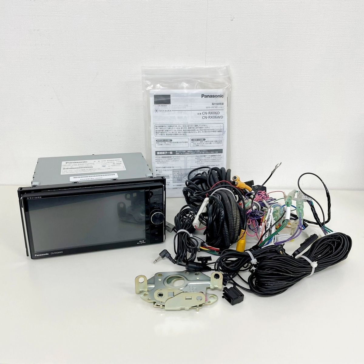 【中古】Panasonic/パナソニック ストラーダ RXシリーズ 7型SDナビ CN-RX06WD 地図データ2019年8月版 [カーナビ/カー用品]_画像1