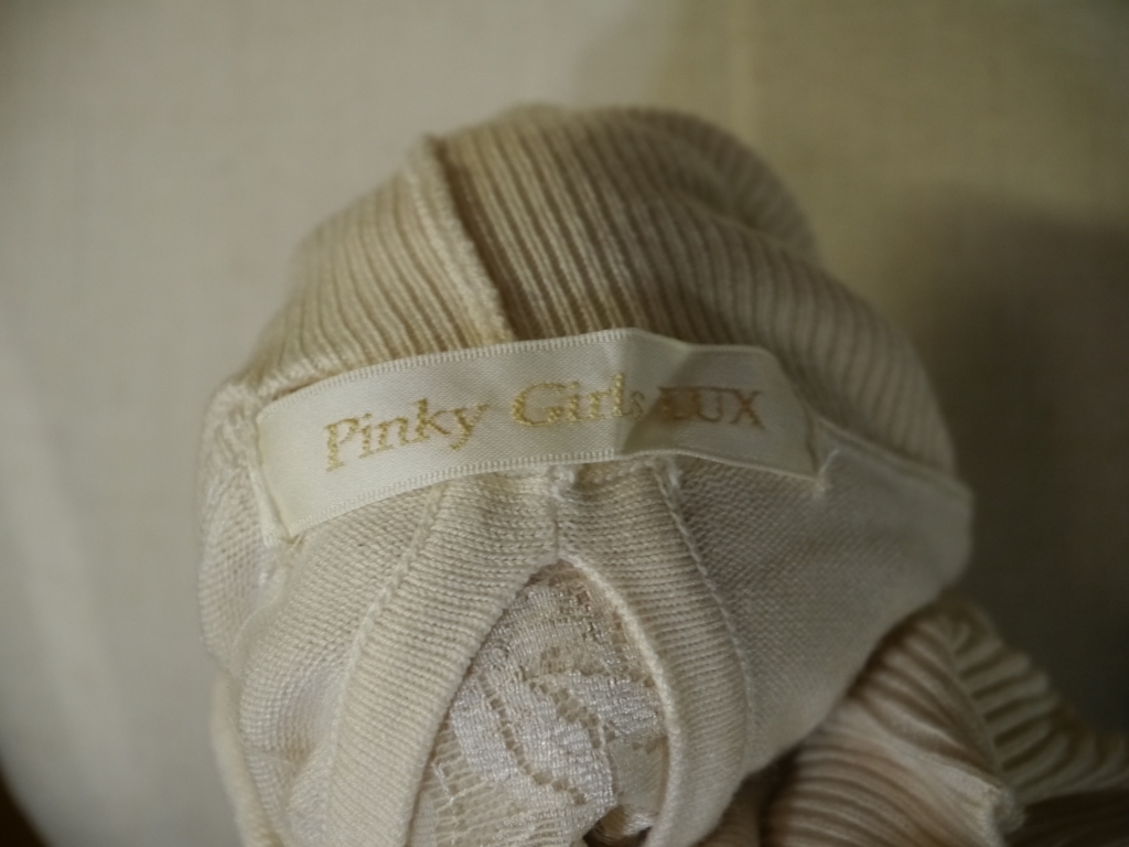  cut and sewn *Pinky Girls* cream color! size M