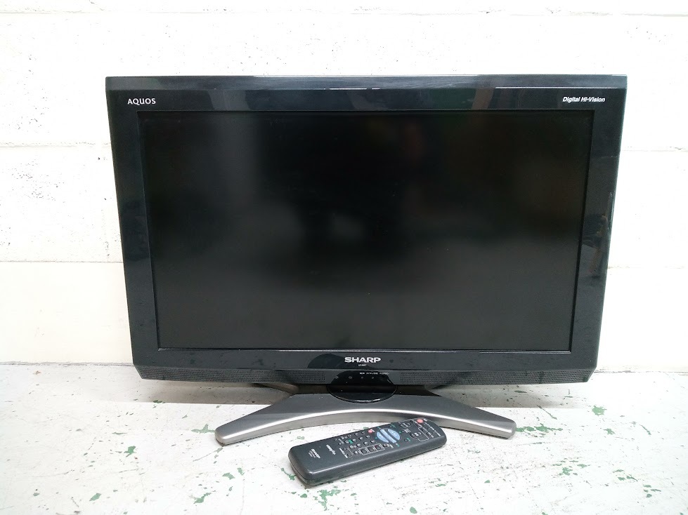 〇 シャープ 2010年製26型液晶カラーテレビAQUOS LC-26E7 動作確認中古品 /SHARP /液晶テレビ /26インチ /リモコン付き /アクオス_画像1