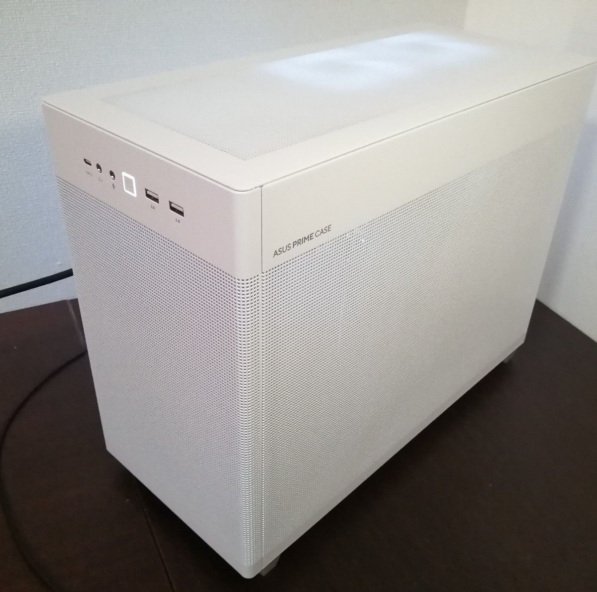 【全て新品】美麗な小型白色ゲーミングPC［5700X/RTX4070/メモリ32GB/NVMe1TB/650W Bronze］