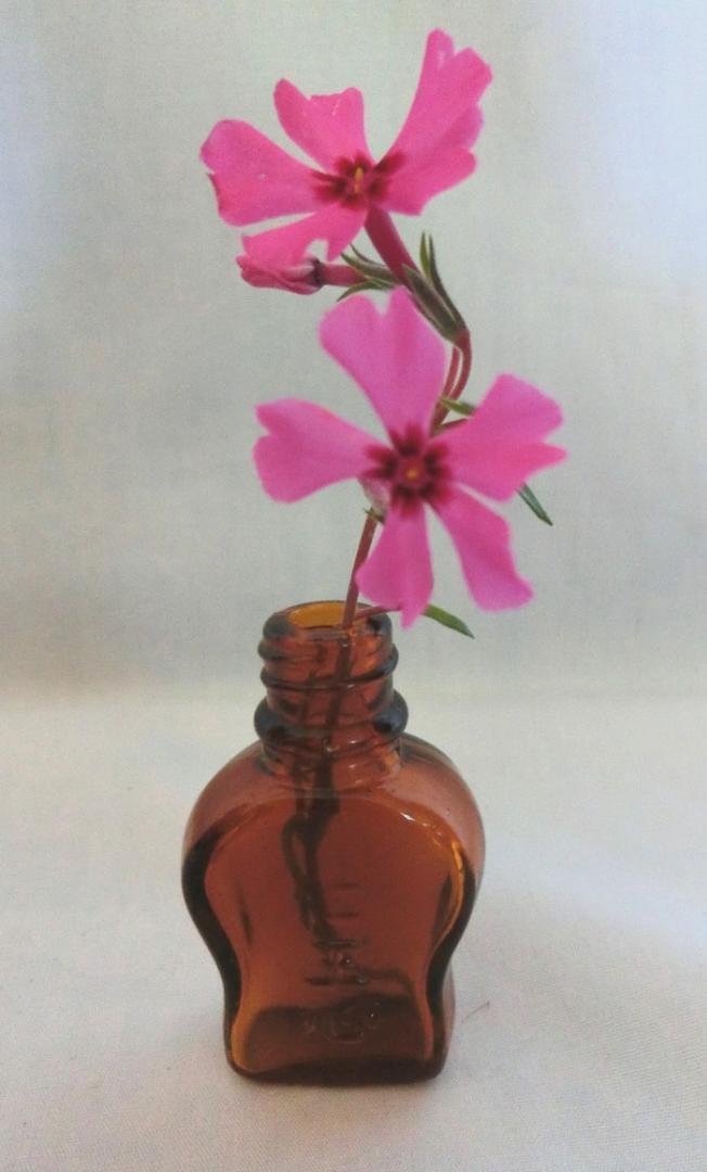 ●小さなガラス瓶　エンボスで仁王心の文字　大小　2個組　薬　空き瓶　琥珀色　容器　レトロ_画像7