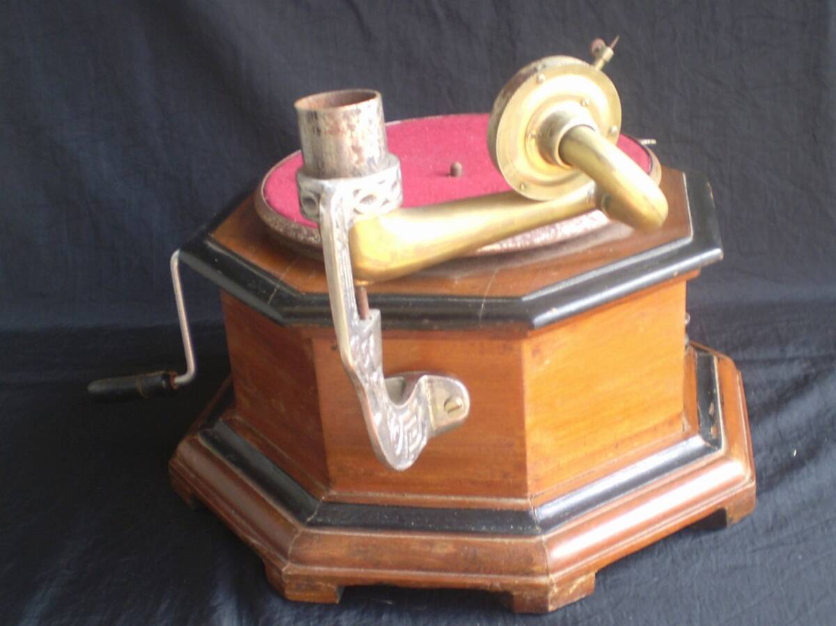  gramophone trumpet attaching His Master Voice. rectangle trumpet that time thing interior antique [ old house delivery ]
