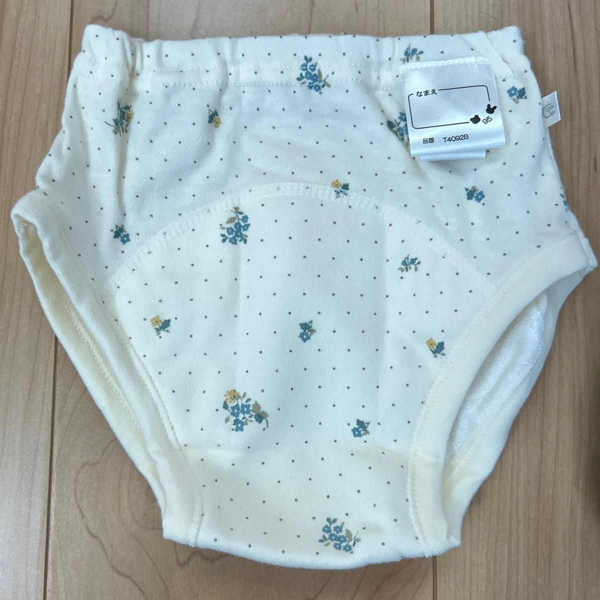 新品　90 95 女の子　3枚セット　トレーニングパンツ　下着　肌着　ショーツ　パンツ　トレパン　ハート　リボン　花柄