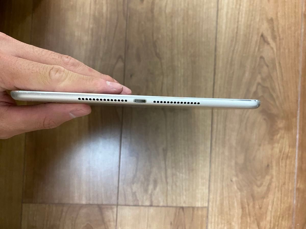 iPad Air2 32gb キャリアdocomo A1567