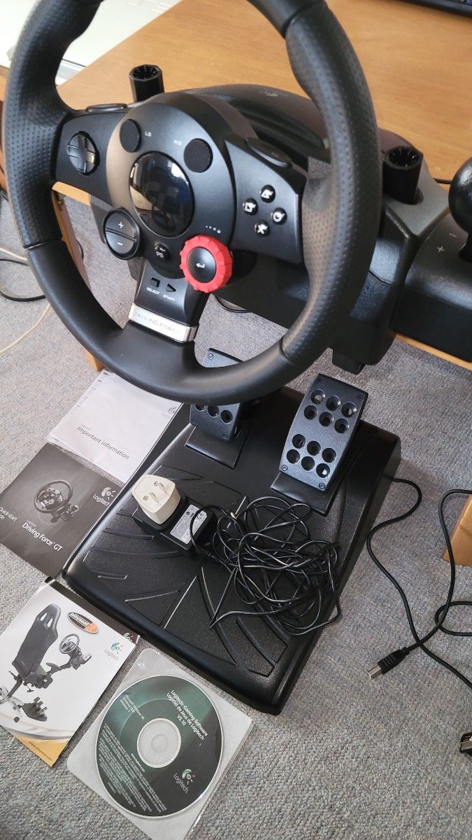 Logicool ドライビングフォース GT輸入版、ステアリングコントローラー。美品。